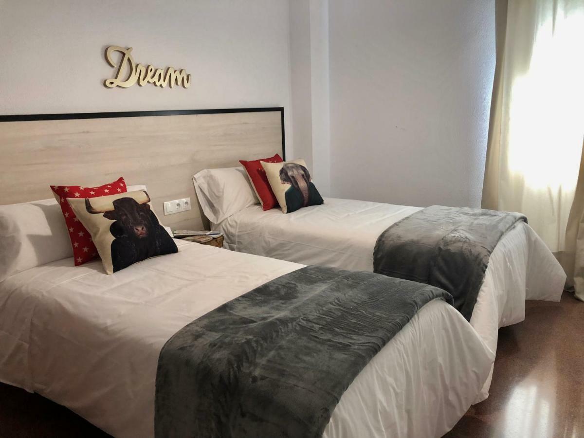 Gatu Premium Villa Aramburu, " Preferente Mayores De 25 Anos Y Familias " 엘푸에르토데산타마리아 외부 사진